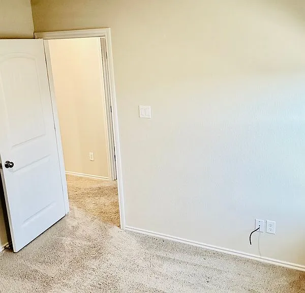 303 Green Valley Dr — Photo 8