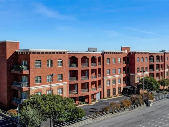 113 N Church St APT 305, Greensboro, NC 27401