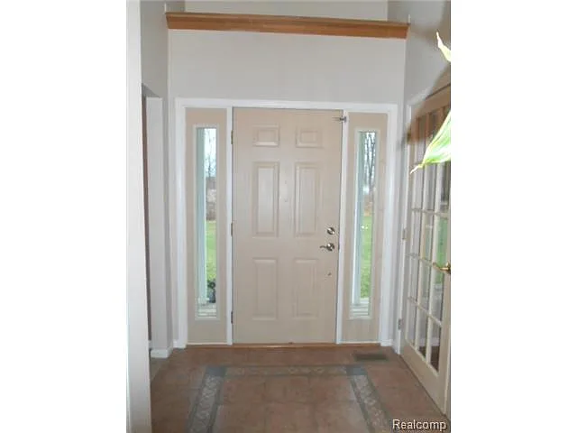 9236 Lamoreaux Rd photo 1
