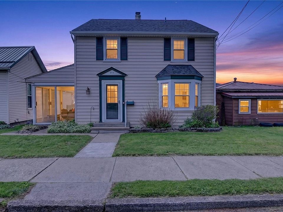 1st image of 258 3rd Ave