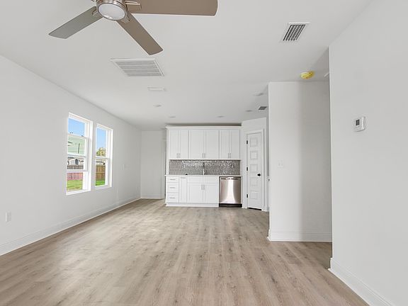 5th image of 1142 Mulberry Ave