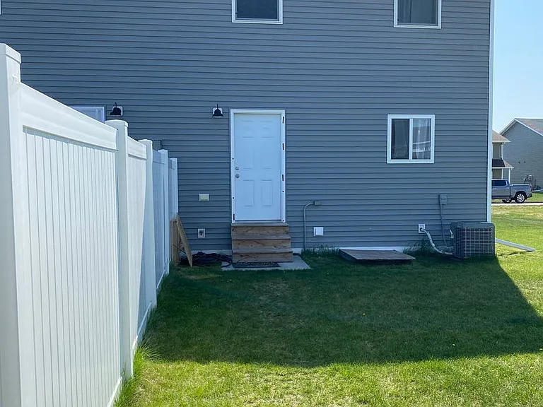 839 Thames Ct — Photo 24