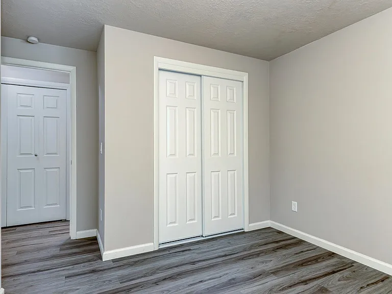 Beautifully Renovated 2 Bed, 1 Bath Townhouse Available July 1st! — Photo 15