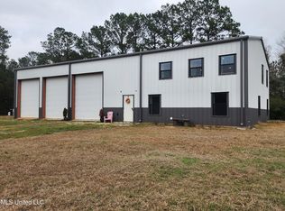 26 Charlie Daughdrill Rd, Carriere, MS 39426