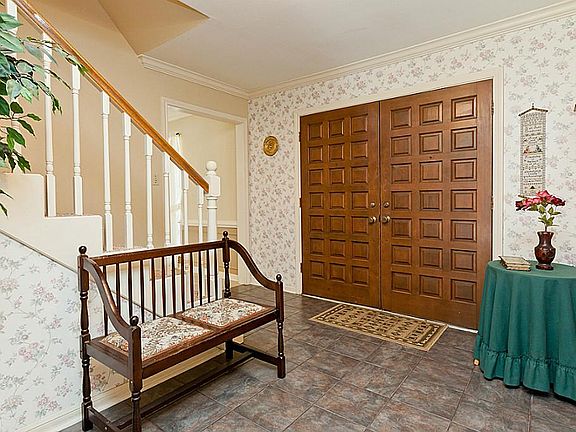 TILED DOUBLE WOODED ENTRY~