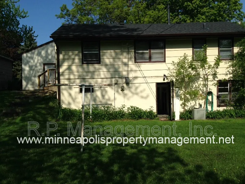 4 bed, 2.0 bath, 2056 sqft, $2,249 — Photo 2