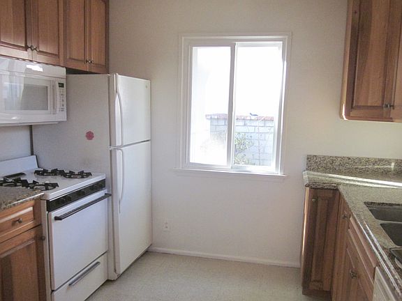 5th image of 3406 Colonial Ave