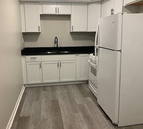 3rd image of 1623 Portage Ave #3