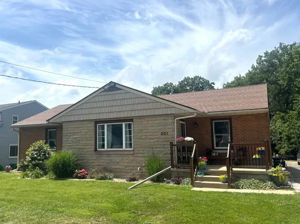 201 Brookview Rd, East Peoria, IL 61611