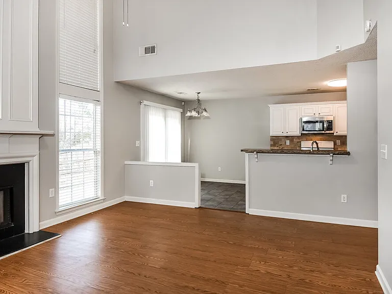 135 Wallnut Hall Cir — Photo 5