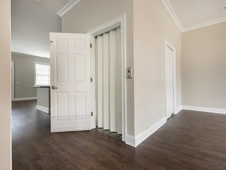 Sterling Manor — Photo 11