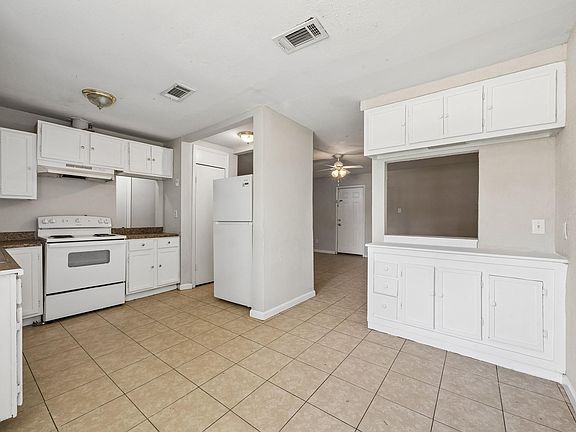 3rd image of 10350 Stover St