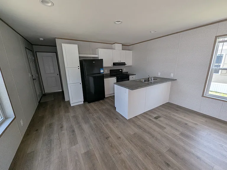 2139 S Brabant — Photo 3