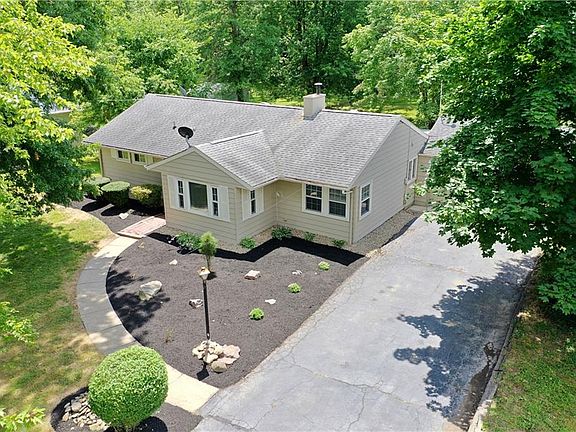 3rd image of 3692 Bruce Dr SE