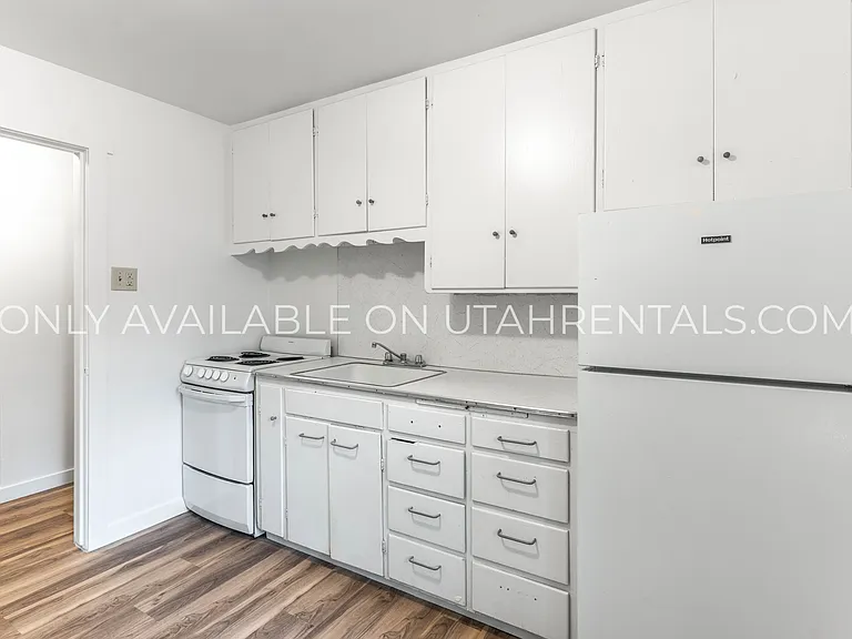 Daley Apartments — Photo 10