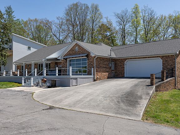 3rd image of 160 Emalyn Ct