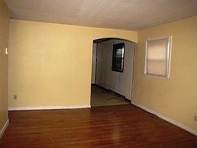 2nd image of 1305 Hickory Ave