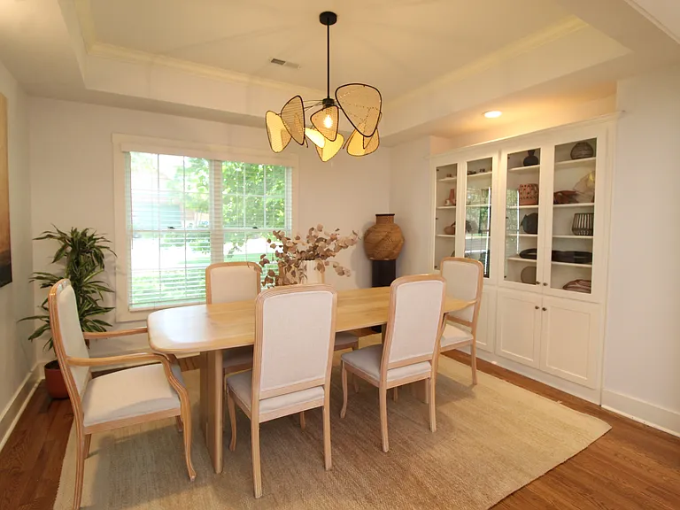 1401 NE Dysart Woods Ln — Photo 13