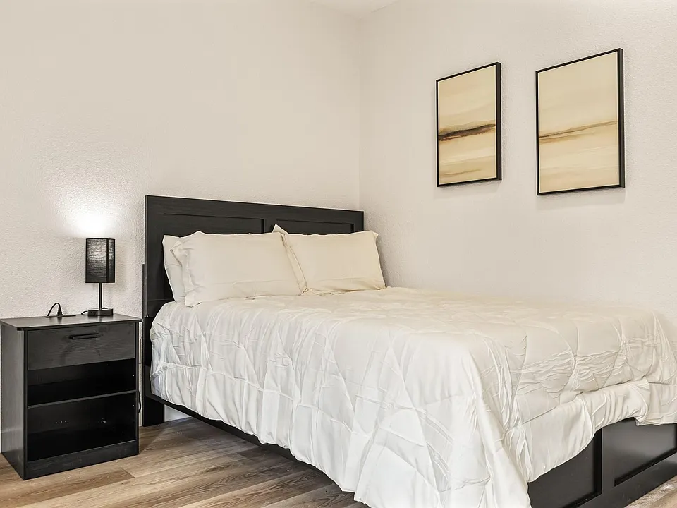 Willow Village Dr