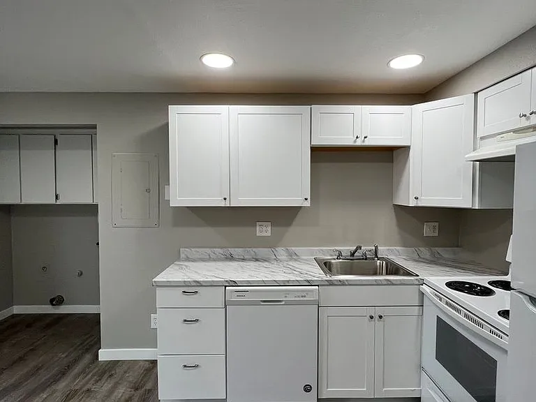 4116 Market St NE — Photo 9