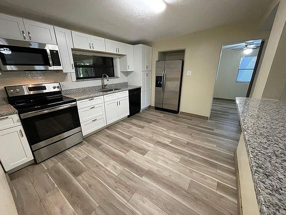 3rd image of 738 Carlson Dr