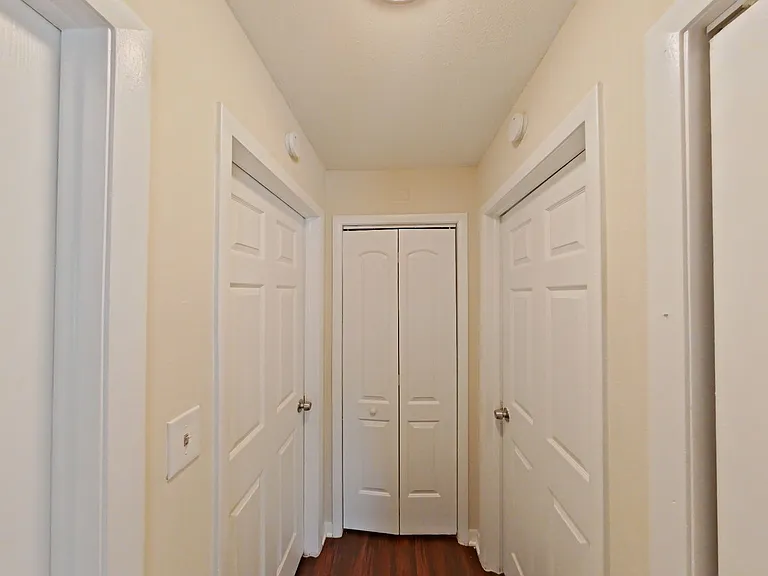 921 E Poinsettia Ave — Photo 4