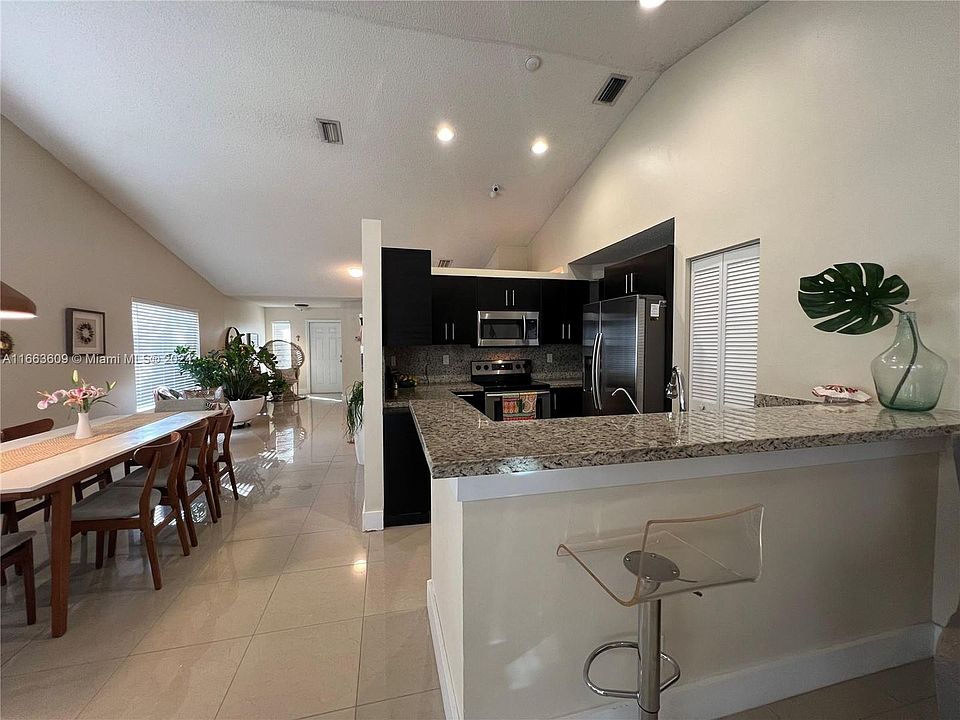 1st image of 863 San Remo Dr