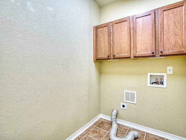 2370 Windmill Dr — Photo 14