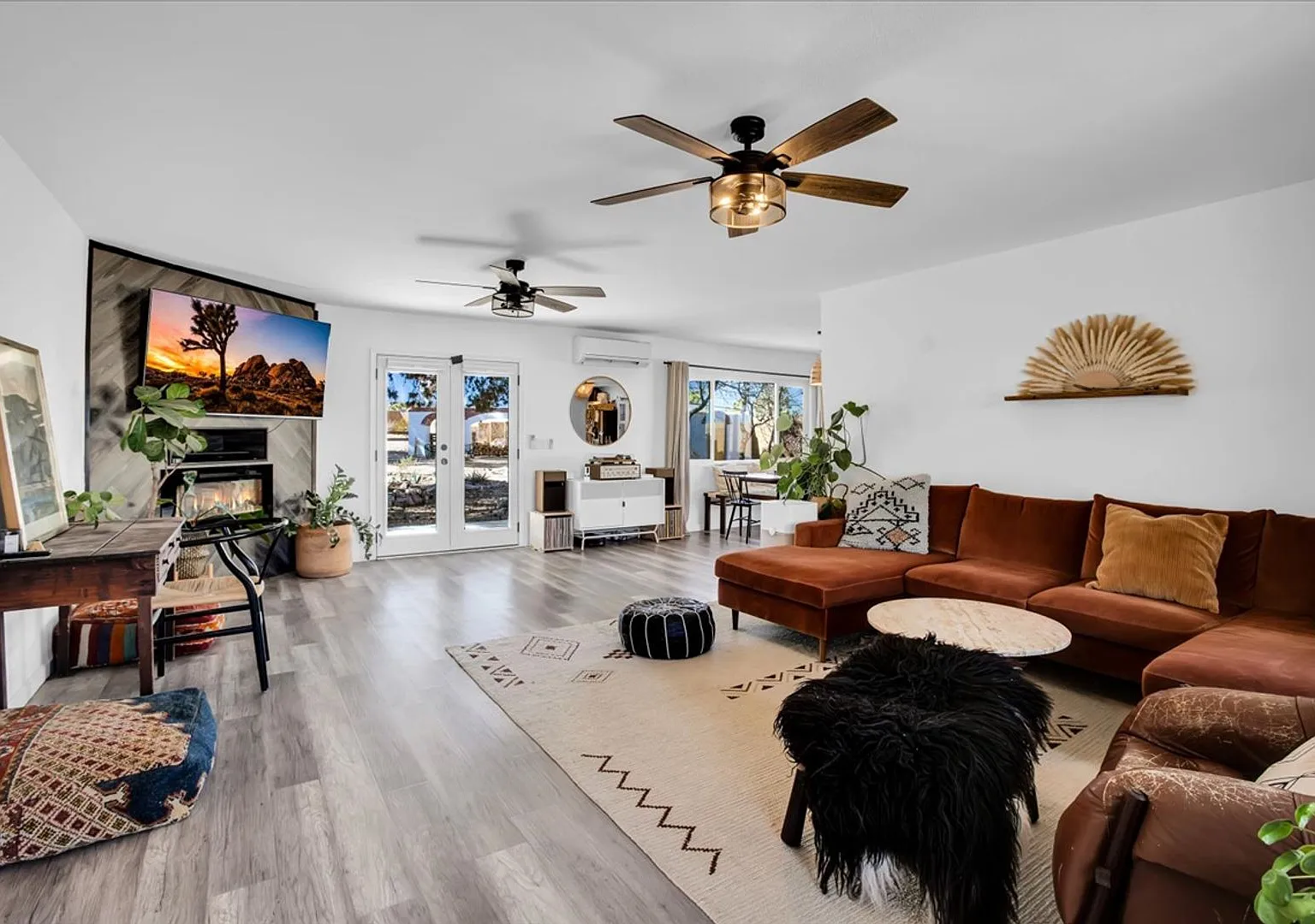 Stunning 3 Bedroom 2 Bathroom Home in Yucca Valley — Photo 3