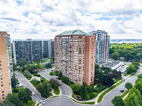 1270 Maple Crossing Blvd #1004, Burlington, ON L7S 2J3