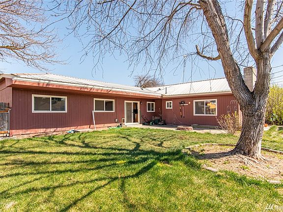 5th image of 1006 S Dahlia Dr