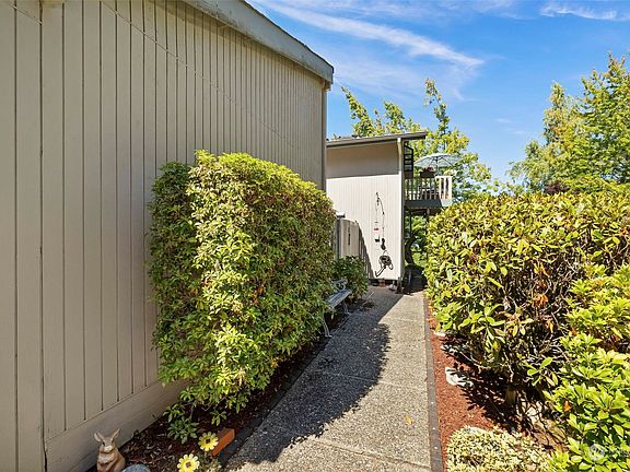 Side entrance along landscaped path>