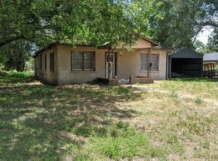 207 Sample St, Edna, TX 77957