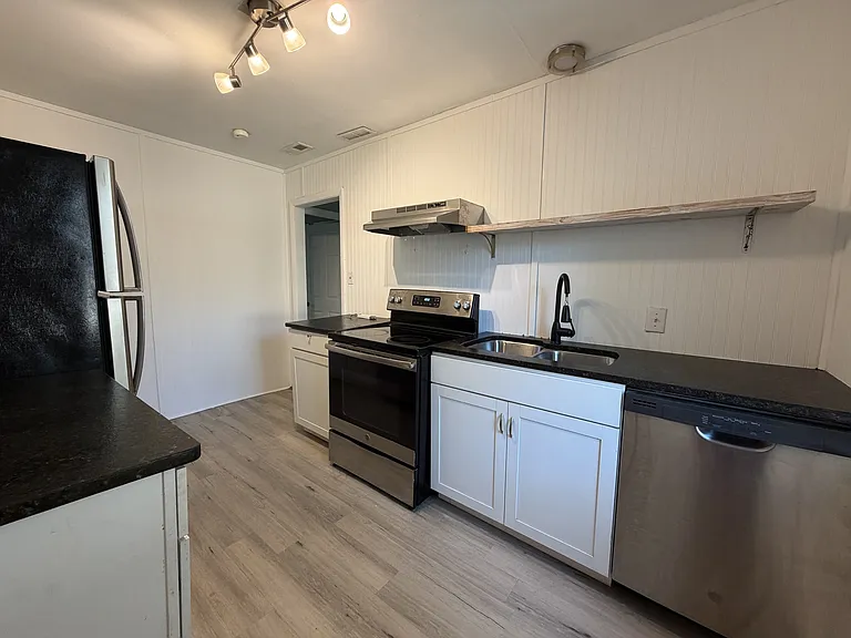 932 Wainwright Ave #1 — Photo 17