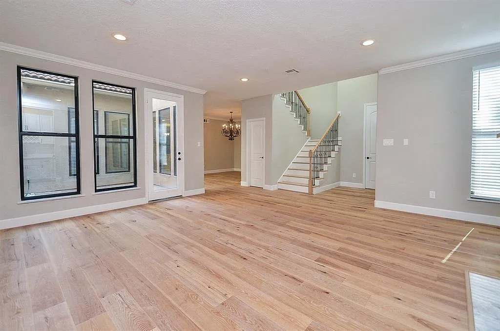 3 bed, 3.5 bath, 2958 sqft, $3,150 — Photo 3