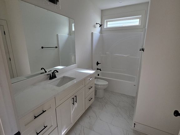 3rd image of 477 Willow Grove Ct