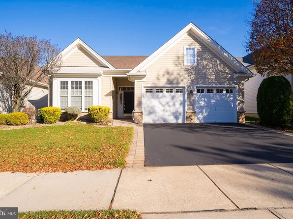 17 Galileo Dr, Cranbury, NJ 08512