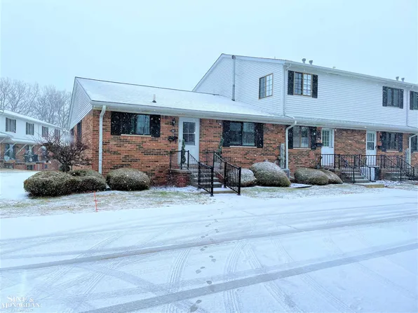 125 Cuttle Rd APT F47, Marysville, MI 48040