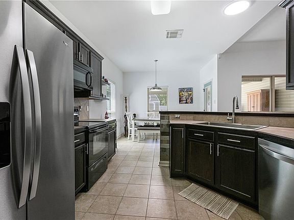 5th image of 221 Knoll Pine Cir