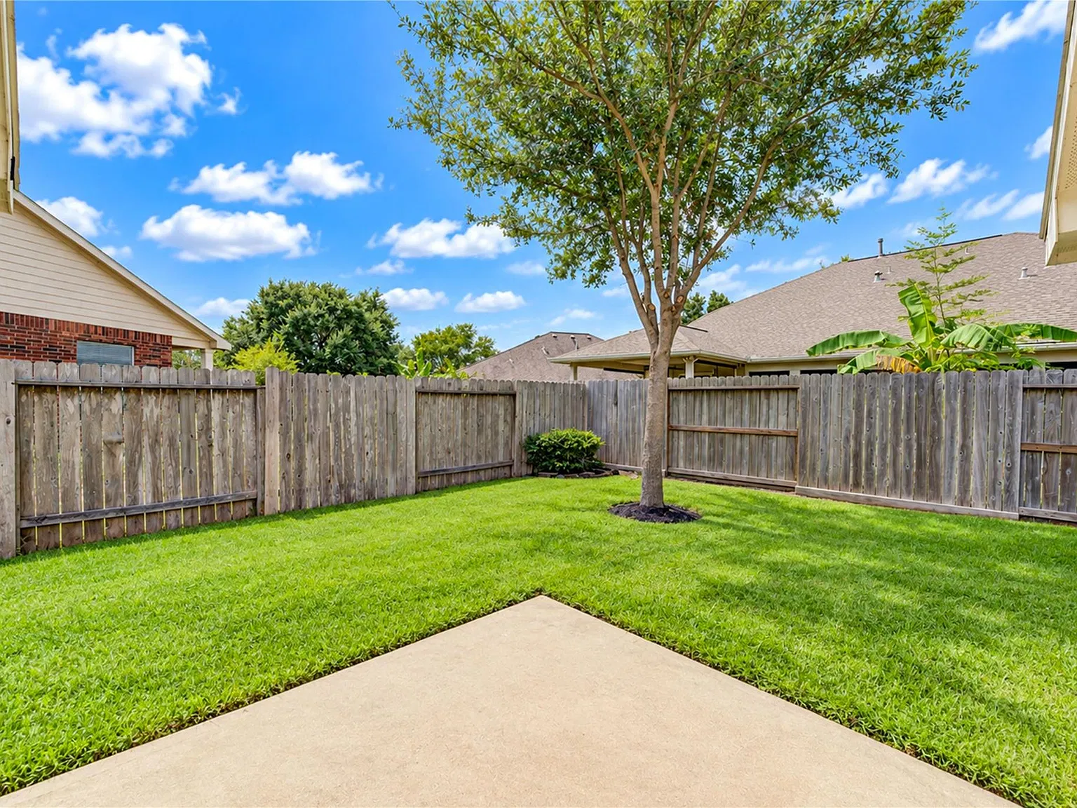 3 bed, 2.0 bath, 1986 sqft, $2,300 — Photo 4