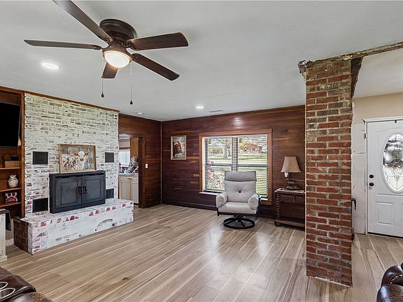 5th image of 1110 E 13th St