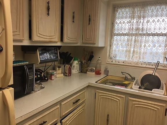 CRESTHAVEN KITCHEN 2