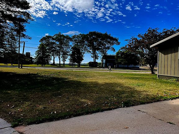 3rd image of 2400 Lake Shore Dr