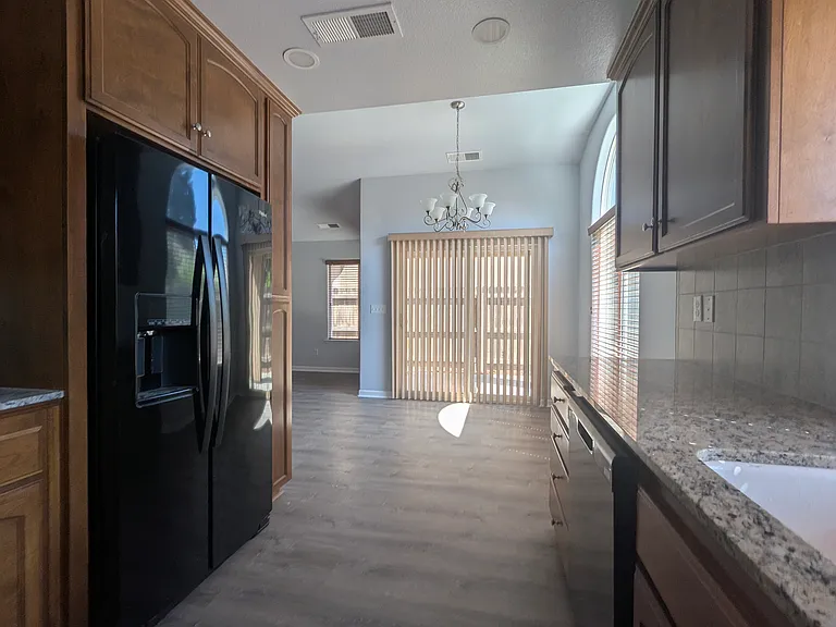286 Santa Barbara Ave — Photo 13
