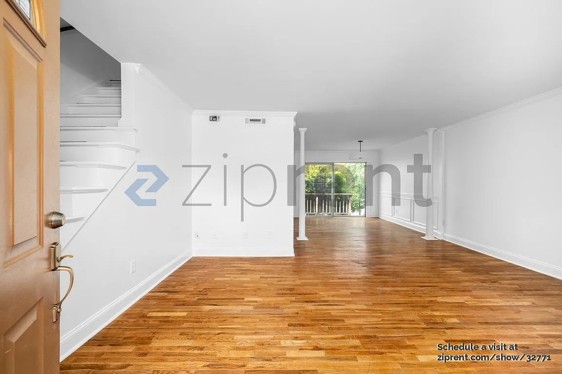 2 bed, 2.5 bath, 1363 sqft, $2,400 — Photo 4