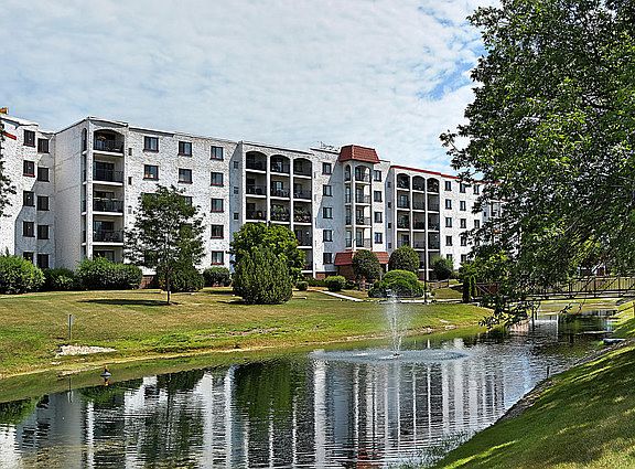 2nd image of 375 Plum Creek Dr APT 302