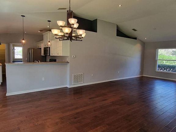 3rd image of 2970 Heather Ave