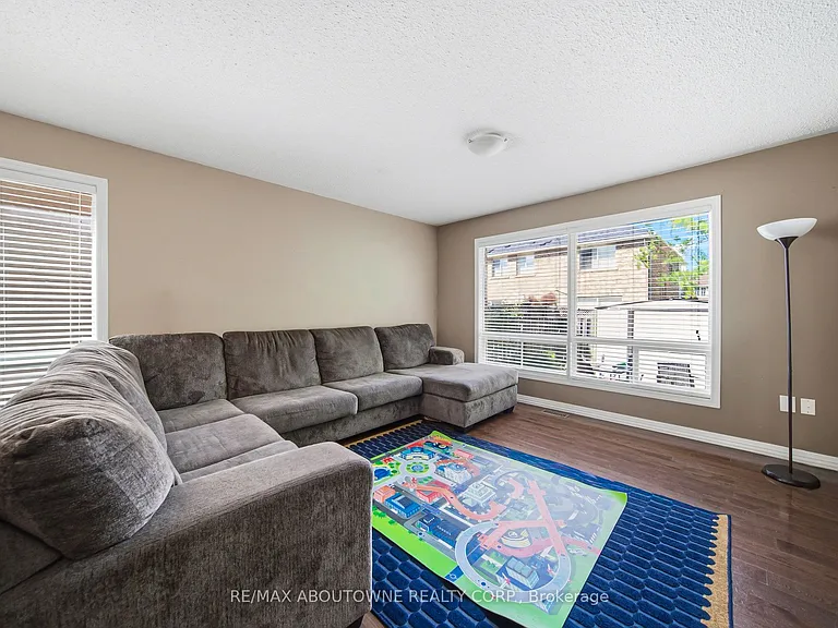 902 Gazley Cir — Photo 11