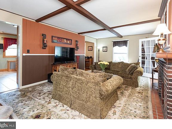 3rd image of 63 Beech Ave
