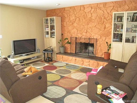 4th image of 6375 Odessa Dr